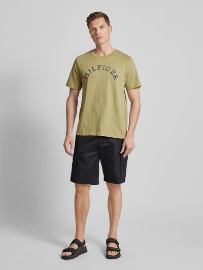 Tommy Hilfiger T-Shirt mit Label-Print Oliv 1