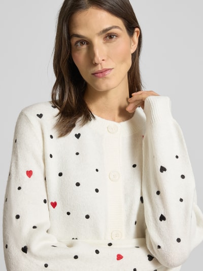 Frauenmodel trägt Regular Fit Strickjacke mit Stickereien von Tom Tailor Denim, Optik: Unifarben, Strick, Nahaufnahme Oberkörper.