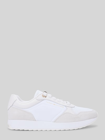 Produktfoto, Sneaker aus Veloursleder mit Mesh-Details von Tommy Hilfiger in Two-Tone-Optik, abgerundete Schuhspitze, flache Absatzform, Schnürung, Metallic-Detail an Schnürsenkeln und oberster Schnürsenkelöse, Label-Prägung, Material: Echtleder