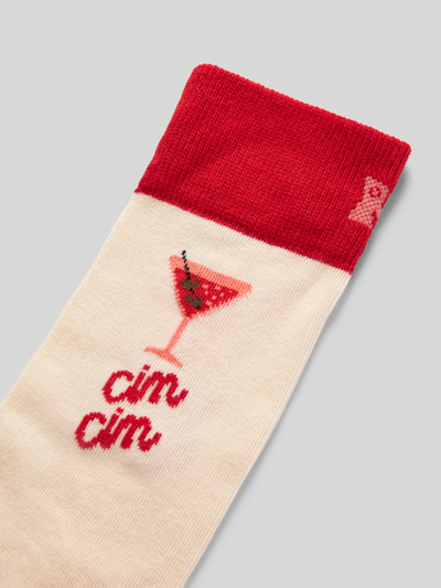 Produktfoto, Socken mit Motiv-Print Modell 'Cin Cin' von Happy Socks in Rot und Creme mit Cocktail-Glas-Motiv, elastischer Material-Mix, Regular Fit, Logo-Print, Detailaufnahme.