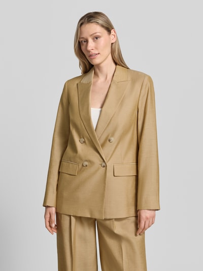 Frauenmodel trägt Blazer mit Leinen-Anteil und Pattentaschen von Comma, Material-Mix, Straight Fit, Reverskragen, Doppelknopfleiste, beige Farbton, Ganzkörperansicht von vorne.
