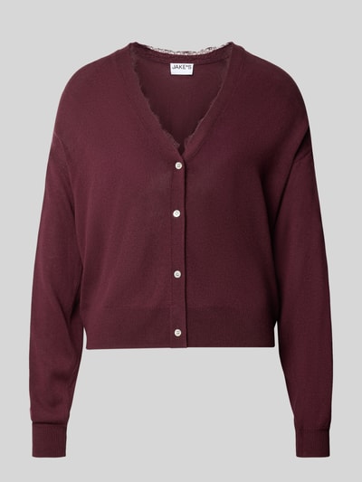 Produktfoto, kardigan z dekoltem w serek i obszyciem koronką Cardigan mit V-Ausschnitt und Spitzenbesatz von Jake*s Casual, mieszanka materiałów z dodatkiem lnu, krój regular fit, listwa guzikowa, długość tyłu w rozmiarze S: 55 cm, długość rękawów w rozmiarze S: 49 cm, bordowy kolor, gładka struktura