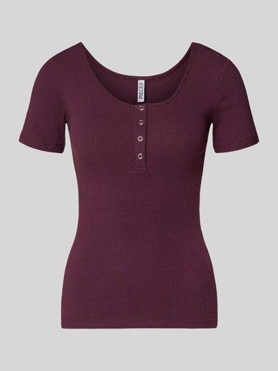 Produktfoto, Slim Fit T-Shirt aus Bio-Baumwoll-Mix Modell 'KITTE' von Pieces, krój slim fit, kolor jednolity, prążkowana faktura, U-boot dekolt, Henley, krótki rękaw