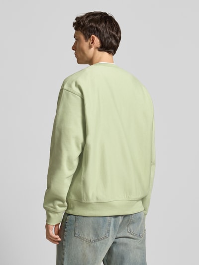 Carhartt Work In Progress Sweatshirt mit Rundhalsausschnitt und Label-Stitching Hellgruen 5