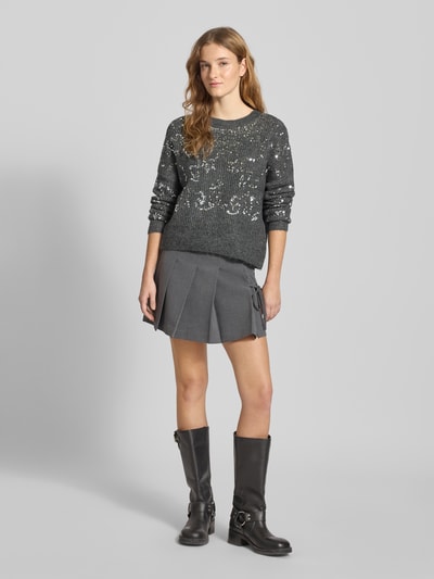 Only Sweter z dzianiny o kroju relaxed fit z cekinowym obszyciem model ‘LALTA’ Antracytowy melanż 1
