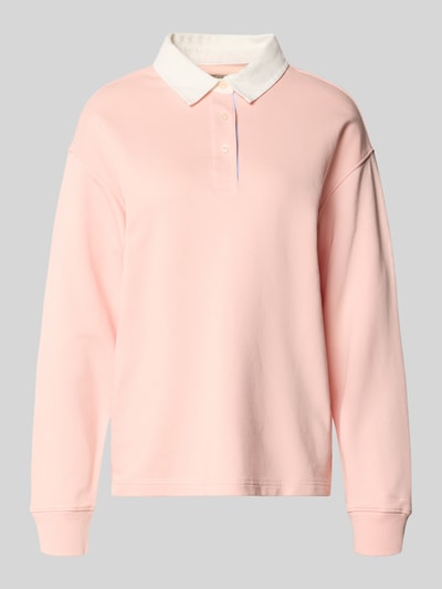 Produktfoto, Longsleeve mit Polokragen und kurzer Knopfleiste von Gant in Rosa mit weißem Polokragen, lockerer Schnitt, gerippte Ärmelabschlüsse aus Baumwoll-Mix