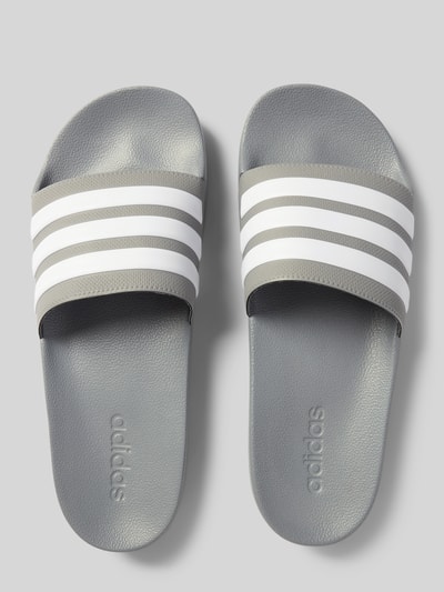 ADIDAS SPORTSWEAR Slides mit Label-Print Modell 'ADILETTE SHOWER' Mittelgrau 3