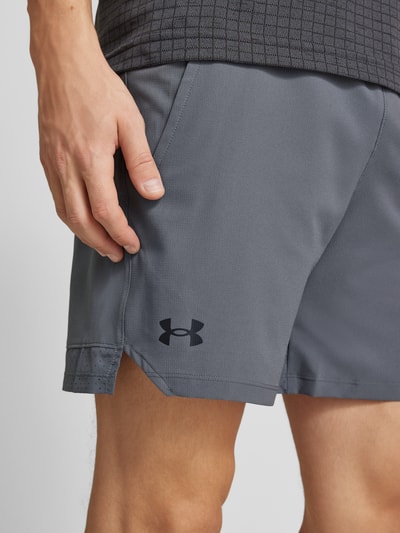 Under Armour Regular Fit Shorts mit Label-Print Anthrazit 3