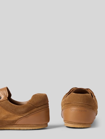 Productfoto, Sneaker aus Leder mit Label-Details van Copenhagen dames sneakers van leer met labeldetails, afgeronde punt, vetersluiting, hakhoogte 1 cm, schachthoogte 7 cm, schachtbreedte 10 cm, camel kleur, beige zool, glad en suède structuur