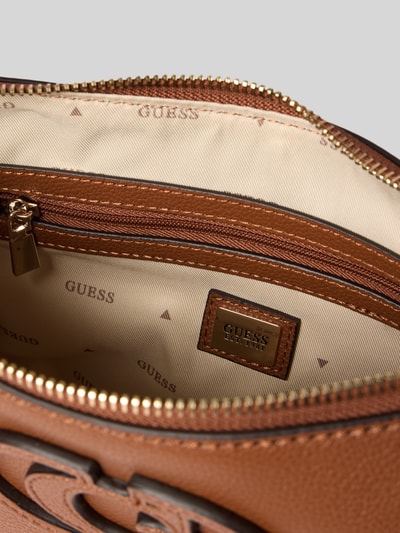 Produktfoto, Shoulder Bag in Leder-Optik Modell 'ISOLA' von Guess, Hauptfach mit Reißverschluss, Logo-Detail, Innenansicht, Beige und Braun