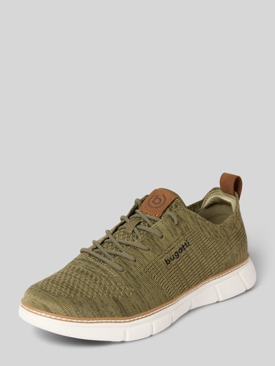 Produktfoto, Sneaker mit Label-Details Modell 'Pasadena' von bugatti aus grünem Textil, strukturierte Sohle, runde Form, braune Akzente