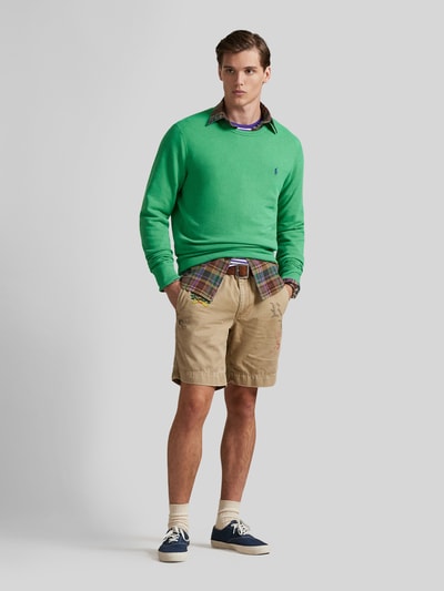Männermodel trägt Regular Fit Sweatshirt aus Baumwoll-Mix von Polo Ralph Lauren, Optik: Unifarben, Logo-Stitching, Rundhals, Langarm, Gerippt, Materialverarbeitung: Sweat, Material: Baumwoll-Mix, Ganzkörperansicht von vorne.