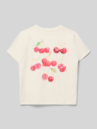 Meisje draagt 'Relaxed Fit T-Shirt mit Logo-Stitching' van Abercrombie&Fitch, wit met kersenprint, rond hals, ruglengte 53 cm, Ganzkörperansicht Rückansicht