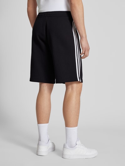 adidas Originals Szorty z dzianiny dresowej o kroju regular fit z wyhaftowanym logo Czarny 5