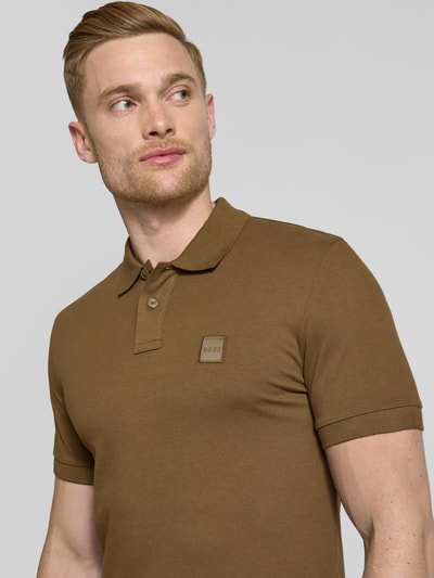 BOSS Orange Poloshirt mit Label-Detail Modell 'Passenger' Oliv 3