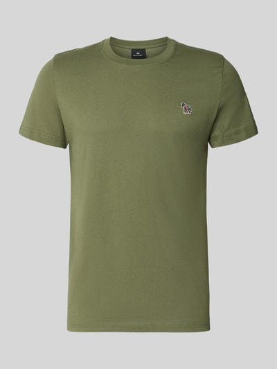 Produktfoto, olivgrünes Regular Fit T-Shirt aus reiner Baumwolle von Paul Smith, dezentes Label-Stitching, Rundhalsausschnitt, Rückenlänge bei Größe M 69 cm.