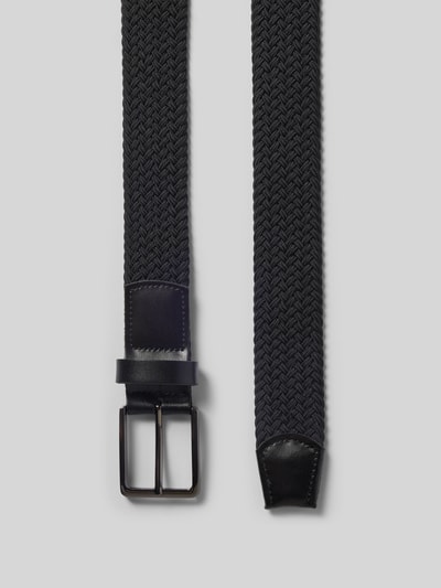 Produktfoto, Stoffgürtel mit Zopfmuster von bugatti, klassische Passform in Schwarz, Dornschließe metallic, Breite 3 cm, detailreiche Textur