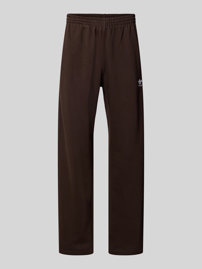 Produktfoto, rechte broek Straight Fit Sweatpants met logo-stitching van adidas Originals, katoen, elastische taille, bruine kleur, frontaal.
