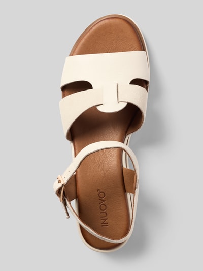 Produktfoto, sandały 'Sandalen aus echtem Leder mit Schnalle' od INUOVO z naturalnej skóry, krój zaokrąglony, sprzączka, otwarta pięta, gładka podeszwa, wysokość obcasa w rozmiarze 40: 2 cm, jasne i brązowe odcienie, gładka faktura