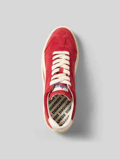 Produktfoto, Sneaker mit Schnürverschluss von Dsquared2 in Rot mit Label-Detail, abgerundete Spitze und strukturierter Sohle, Herren Sneaker, Absatzhöhe 3 cm, Schafthöhe 7 cm bei Größe 44