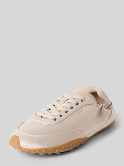 Produktfoto, Sneaker mit Logo-Applikation Modell 'Bridge' von HOFF in Creme mit beiger, profilierter Sohle, Leder-Mix, abgerundete Form