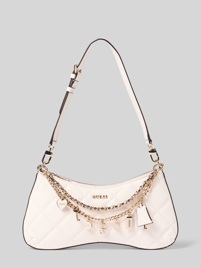 Produktfoto, Shoulder Bag mit Logo-Detail Modell 'Libby' von Guess in weißer Leder-Optik, goldene Kette, Zier-Details, Reißverschluss, abnehmbarer Schulterriemen, 30x16x5 cm, 55 cm Riemenlänge.