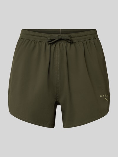 Produktfoto, olivgrüne PUMA x HYROX - Shorts mit Label-Print, lockerer Schnitt, elastischer Bund mit Tunnelzug, glatte Struktur