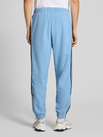 adidas Originals Spodnie dresowe o kroju regular fit z wyhaftowanym logo model ‘FIREBIRD’ Szaroniebieski 5