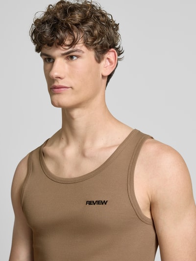 REVIEW Top z wyhaftowanym logo Ziemisty brązowy 3