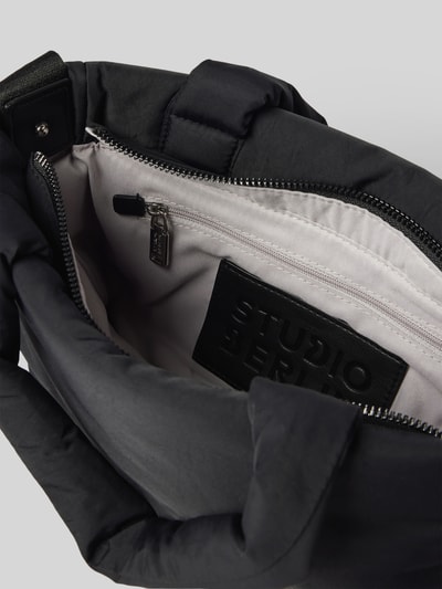 STUDIO BERLIN Handtasche mit Label-Badge Modell 'MITTE' Black 5