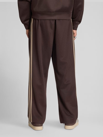adidas Originals Loose Fit Sweathose aus Baumwoll-Mix mit Logo-Stitching Dunkelbraun 5