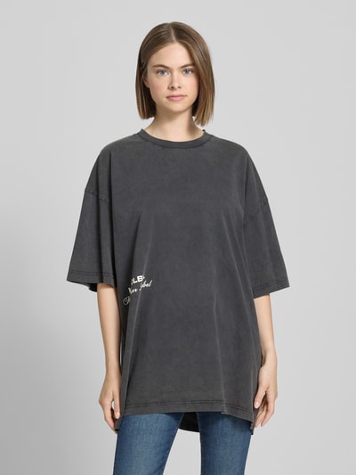 Karo Kauer Oversized T-Shirt mit Label-Print Dunkelgrau 4