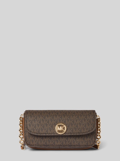 Produktfoto, Falp Chain Bag mit Steckfach Modell 'NOLITA' von MICHAEL Michael Kors, brązowy kolor, nadruk z logo, efekt metaliczny, pasek na ramię z łańcuszka, klapka, zapięcie na magnes, główna przegroda, przegródka, szerokość w rozmiarze 1: 20 cm, długość w rozmiarze 1: 14 cm, głębokość w rozmiarze 1: 6 cm, długość paska na ramię w rozmiarze 1: 117 cm