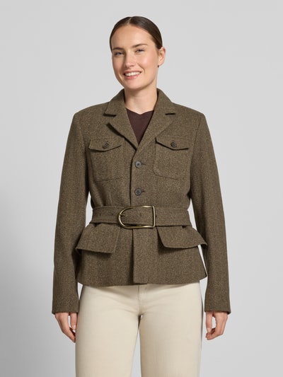 Frauenmodel trägt Taillierter Kurzblazer aus Woll-Mix von Polo Ralph Lauren in Olivbraun mit Gürtel und Knöpfen, Nahaufnahme Oberkörper, Damen Kurzblazer von Polo Ralph Lauren