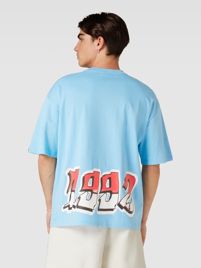 REVIEW Oversized T-Shirt Y2K Logo Hellblau 5