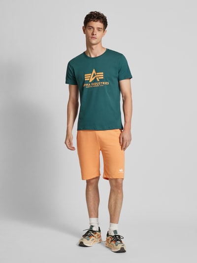 Alpha Industries Regular fit sweatshorts met labelprint Oranje - 1