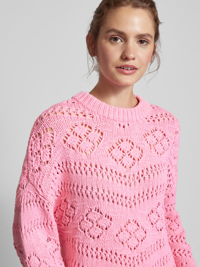 Pieces Figurumspielender Strickpullover mit Lochmuster 'PCNIANA' Pink 3