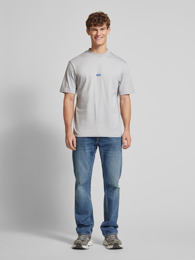 Hugo Blue T-Shirt mit Label-Patch Modell 'Nieros' Hellgrau 1