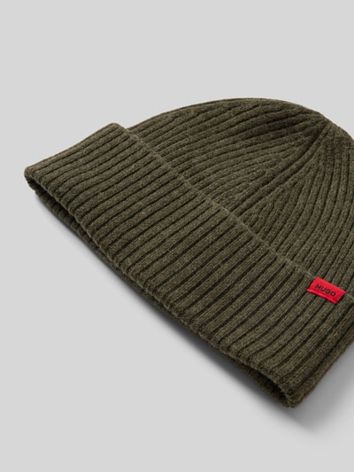 HUGO Czapka beanie z żywej wełny z naszywką z logo model ‘Xola’ Oliwkowy 2