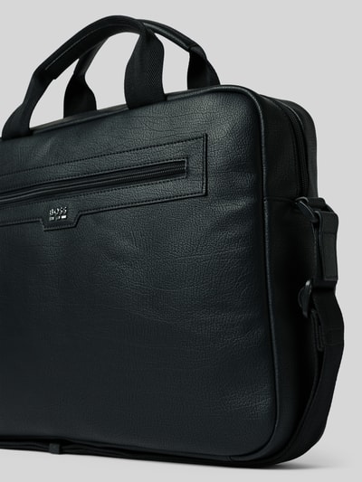 Produktfoto, Laptoptasche mit Label-Applikation Modell 'LEWIS_DOC CASE' von BOSS in Schwarz aus genarbtem Leder mit Reißverschluss und Schulterriemen