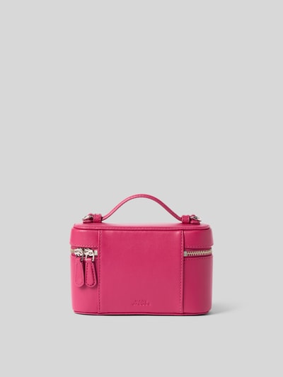 Produktfoto, Kosmetiktasche mit Logo-Detail von Marc Jacobs in Pink mit Hauptfach, Zweiwege-Reißverschluss, Zierschnalle, abnehmbare Tragehenkel, Maße 18 cm Breite, 12 cm Länge, 7 cm Tiefe