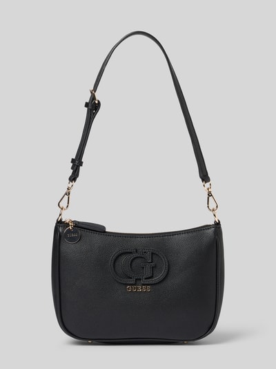 Produktfoto, schwarze Shoulder Bag in Leder-Optik Modell 'ISOLA' von Guess mit Hauptfach, Reißverschluss, Logo-Detail, abnehmbarer Schulterriemen, Maße ca. 25x17x8 cm, Riemenlänge ca. 66 cm, glatte Textur und goldfarbenen Akzenten.