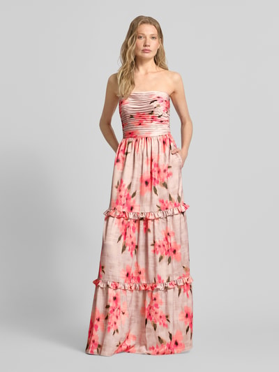 Frauenmodel trägt Maxikleid im Off-Shoulder-Look mit Rüschen von Adrianna Papell, florales Muster, A-Linie, Ganzkörperansicht von vorne.