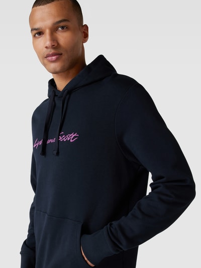 Lyle & Scott Hoodie met labelstitching, model 'Archiv Embroidered' Marineblauw - 3