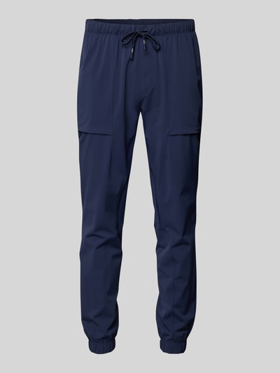Produktfoto, Slim Fit Jogger mit elastischem Bund von Fabletics in Dunkelblau, elastisches Material, Eingrifftaschen, Tunnelzug, Textur glatt