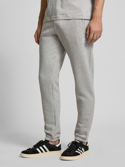 adidas Originals Spodnie dresowe z elastycznym pasem i wpuszczanymi kieszeniami Jasnoszary melanż 4