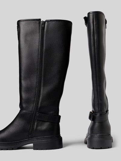 Produktfoto, Stiefel mit Dornschließen Modell 'ELLIS' von Blauer USA, schwarzes Glattleder, abgerundete Spitze, Reißverschluss, Label-Detail, robuste Sohle, Absatzhöhe 5 cm, Schafthöhe 40 cm, Schaftweite 19 cm