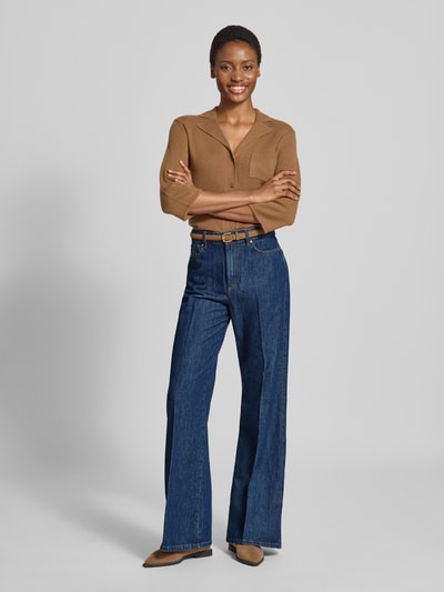 Vrouwenmodel draagt Wide Leg Jeans uit puur katoen van Marella met knoop- en ritssluiting, 5-pocketmodel, labelprint, persplooien, full body vooraanzicht