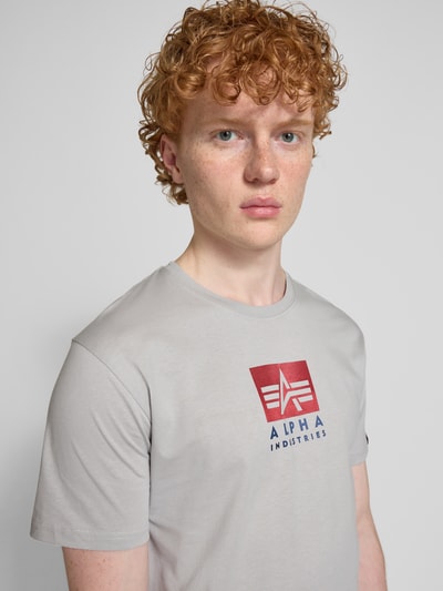 Alpha Industries T-shirt z nadrukiem z logo i okrągłym dekoltem Jasnoszary 3