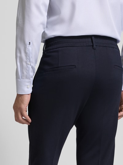 Drykorn Tapered Fit Bundfaltenhose mit verkürztem Schnitt Modell 'CHASY' Marine 3